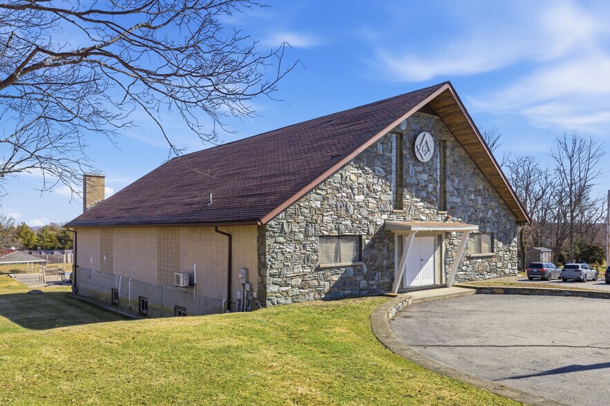 More Photos Of 81 Sprague St, Portsmouth Specialty For Sale