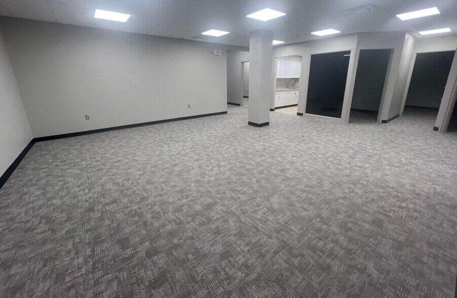 More Photos Of 615 S Monroe Ave, Mason City Warehouse For Lease