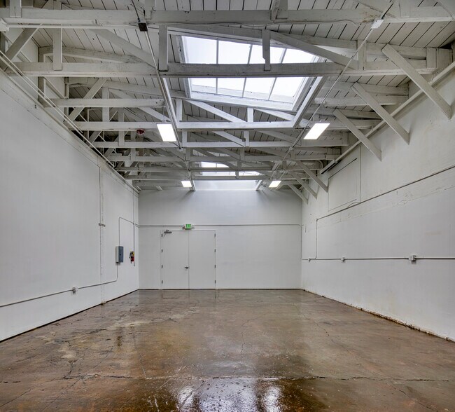 More Photos Of 3421 Hollis St, Oakland Warehouse For Sale