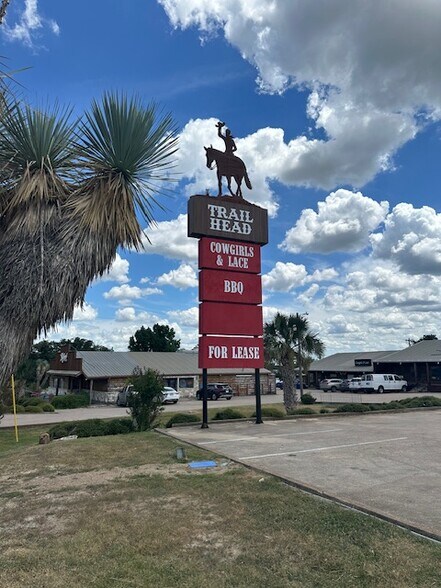 More Photos Of 1111 W Hwy 290, Dripping Springs Unknown For Lease