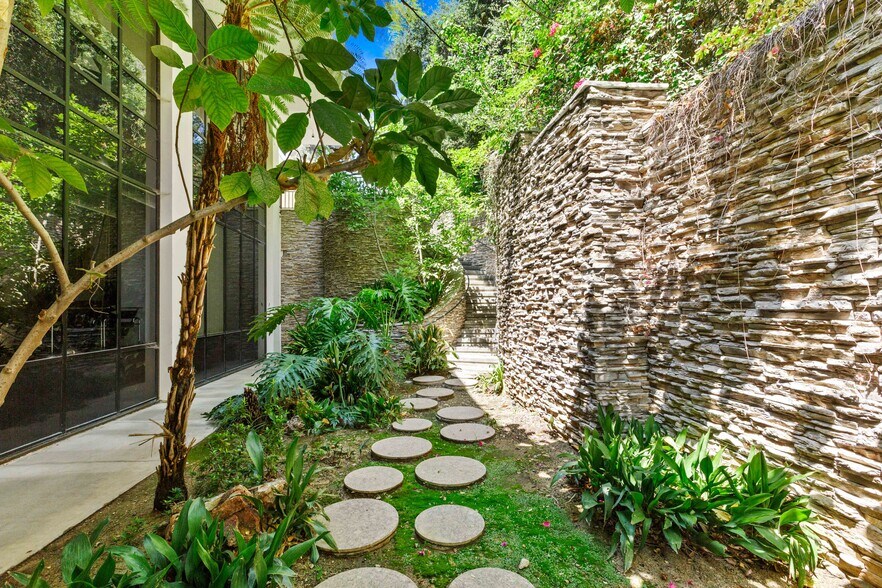 More Photos Of 600 N Rosemead Blvd, Pasadena Office For Lease