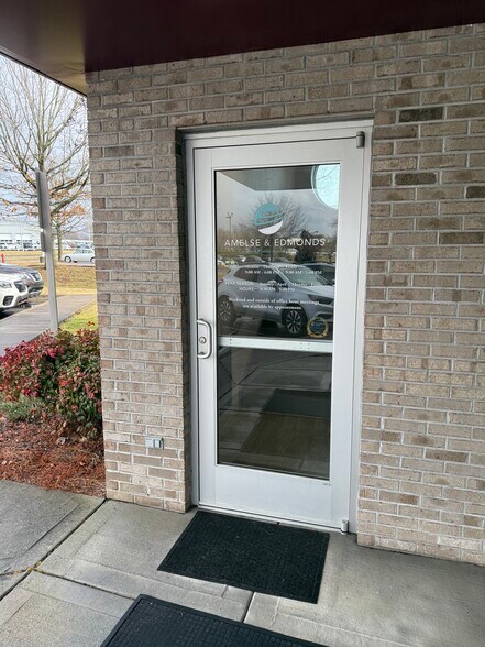 More Photos Of 10160 Parkside Dr, Knoxville Office For Lease