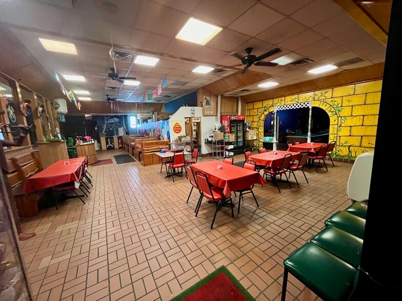 More Photos Of 510 S Cherry Ln, Fort Worth Restaurant For Sale
