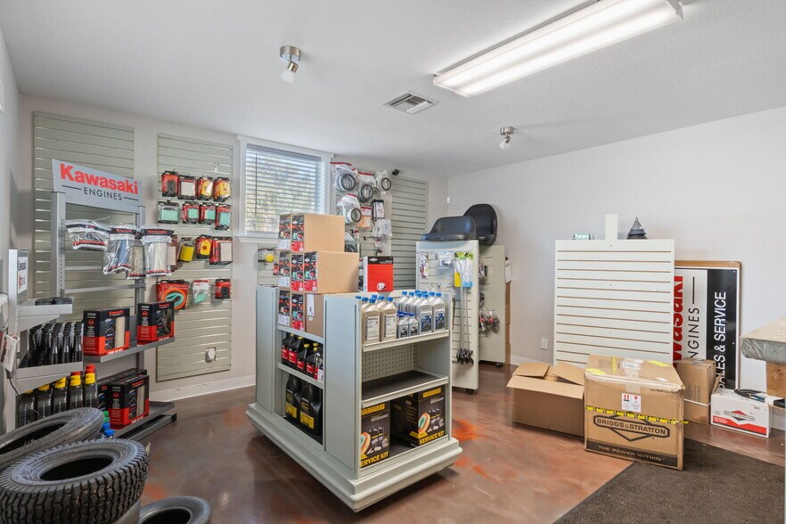 More Photos Of 3275 S Florida Ave, Inverness Office For Sale