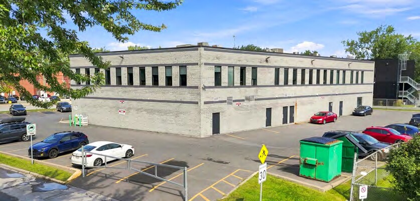 More Photos Of 87B Boul Marie-Victorin, Candiac General Retail For Lease