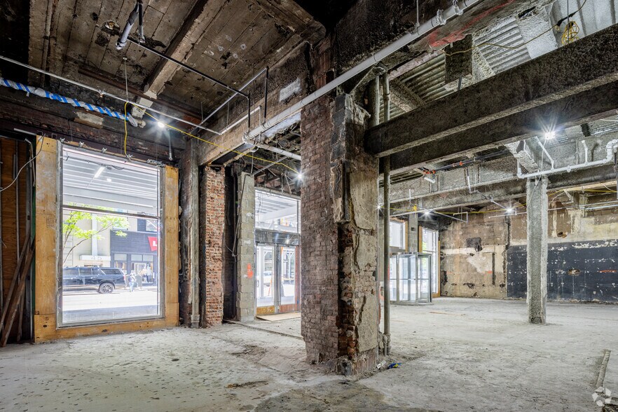 More Photos Of 50 W 34th St, New York Apartments For Lease