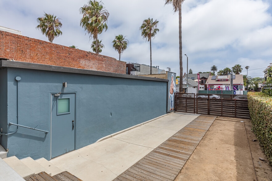 More Photos Of 1219 Abbot Kinney Blvd, Venice Storefront Retail Residential For Lease