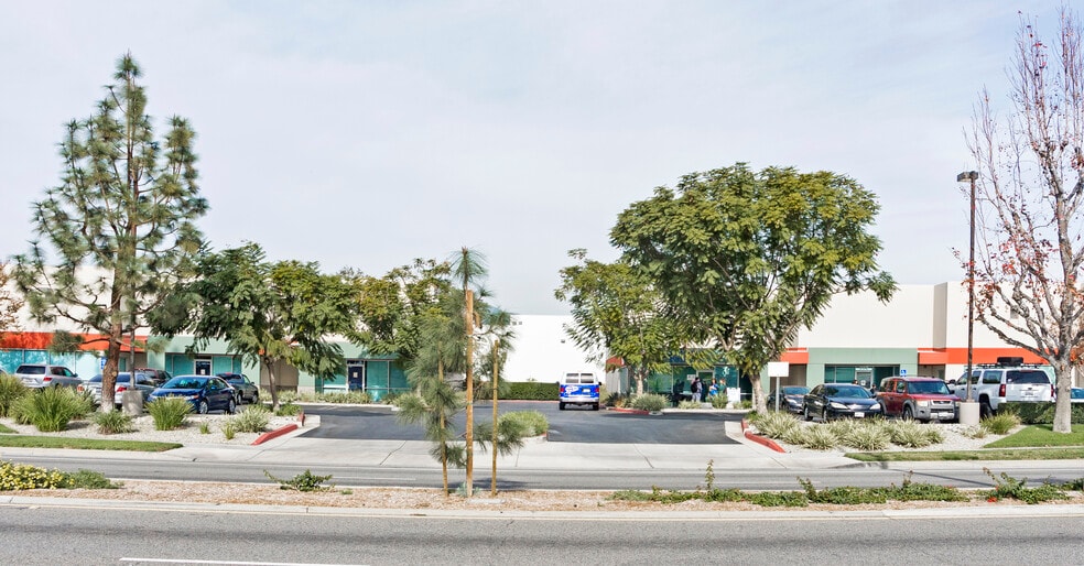 More Photos Of 12711 Ramona Blvd, Baldwin Park Warehouse For Lease