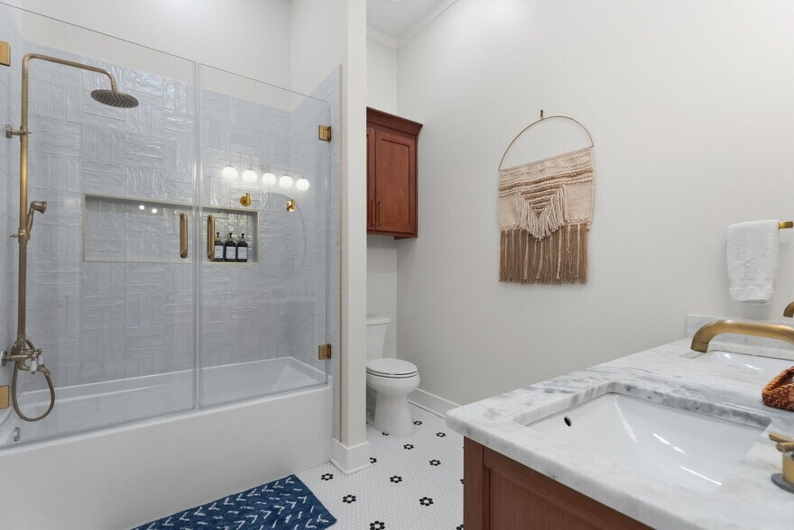 More Photos Of 103 W Duval St, Troup Freestanding For Sale