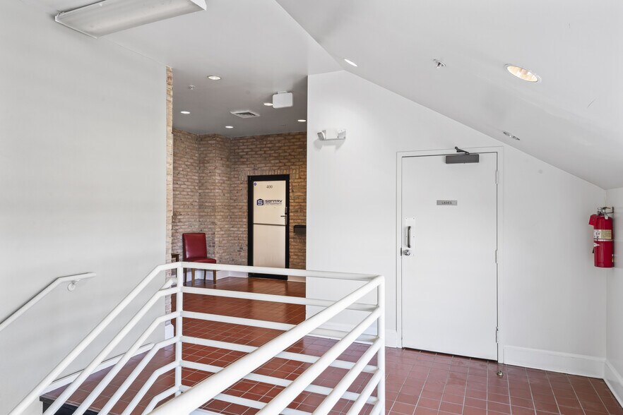 More Photos Of 602 S King St, Leesburg Medical For Sale