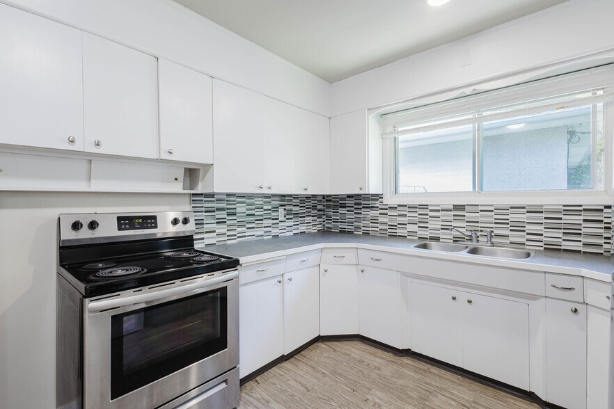 More Photos Of 8504 98 St NW, Edmonton Apartments For Sale