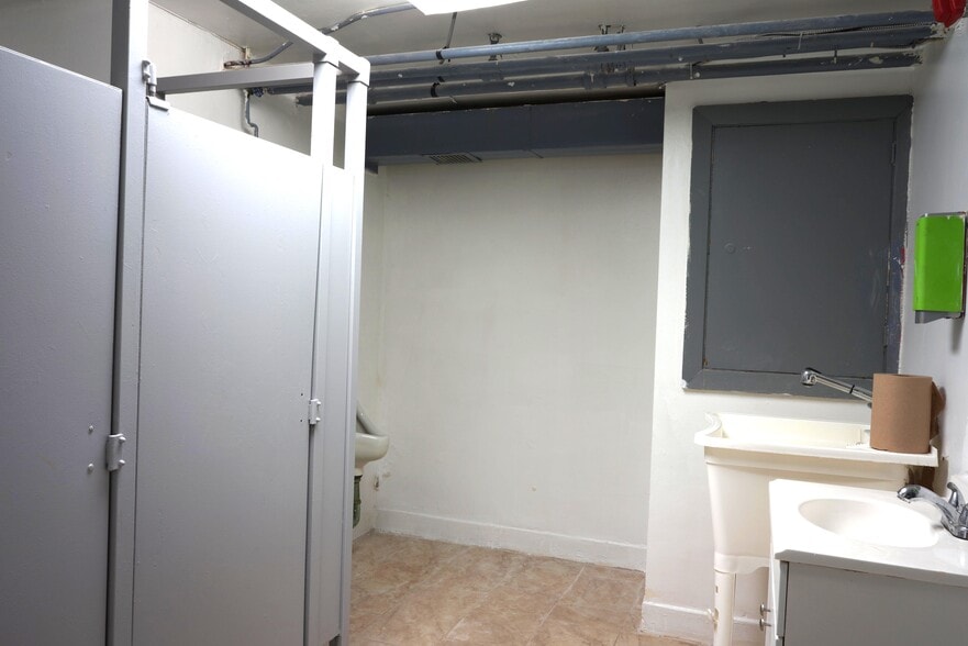 More Photos Of 2810-2812 N Broad St, Philadelphia Office Residential For Sale