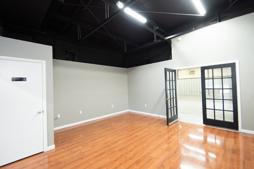 More Photos Of 2934 Ocean Gtwy, Cambridge Freestanding For Sale