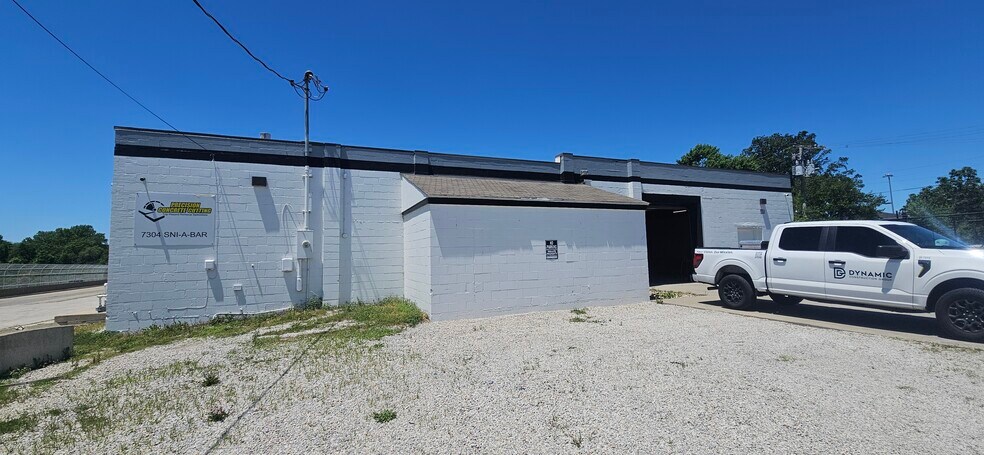 More Photos Of 7304 Sni-A-Bar Rd, Kansas City Warehouse For Sale