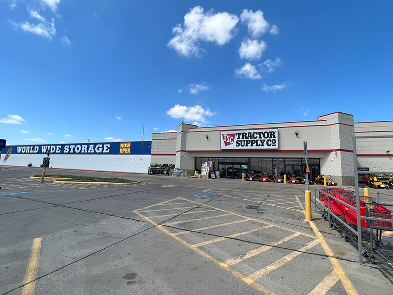 Primary Photo Of 4715 7th St, Bay City Self Storage For Sale