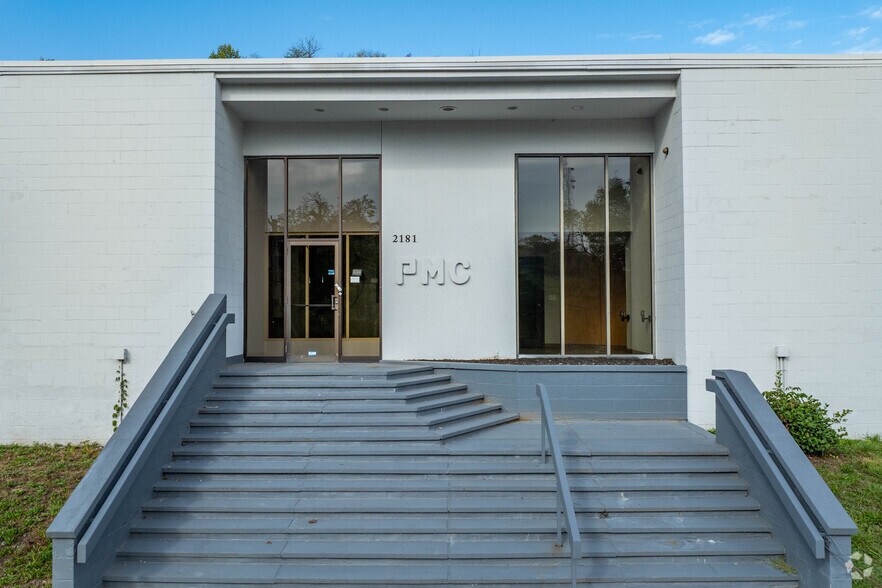 More Photos Of 2181 Grand Ave, Cincinnati Manufacturing For Lease