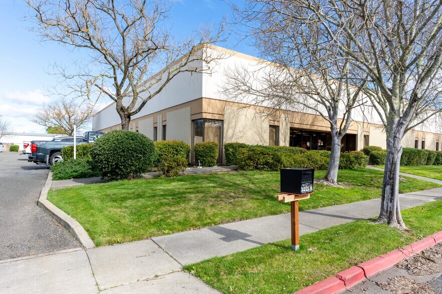 More Photos Of 3315 Airway Dr, Santa Rosa Distribution For Lease