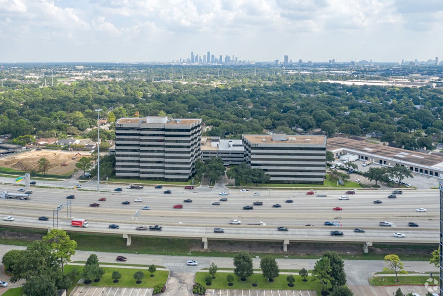 More Photos Of 2707 N Loop W, Houston Office For Lease