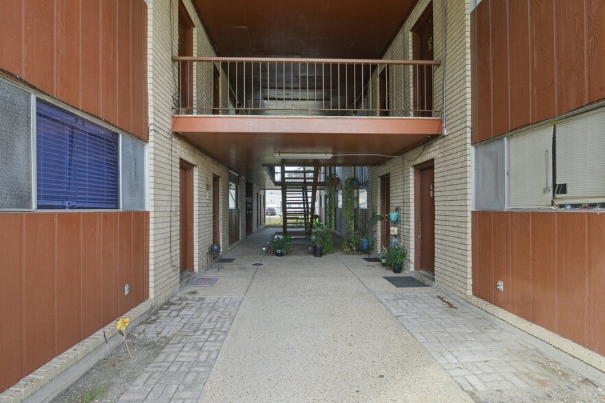 More Photos Of 106 E 3rd St, Belle Chasse Multifamily For Sale