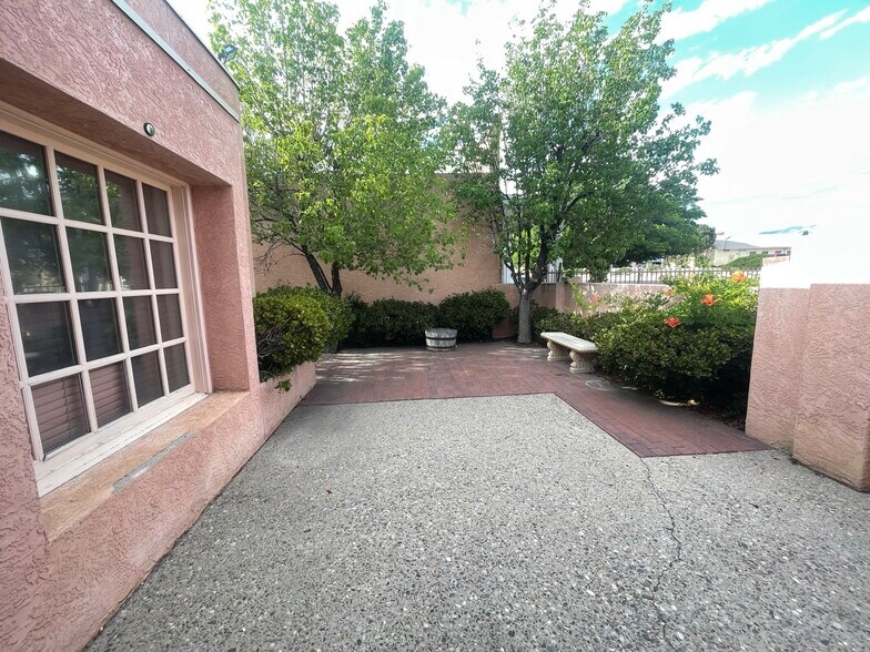 More Photos Of 1709 Girard Blvd NE, Albuquerque Medical For Lease