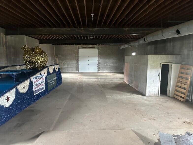 More Photos Of 57582 N Main St, Three Rivers Flex For Lease