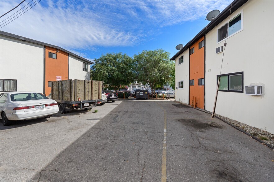 More Photos Of 7601 Whitsett Ave, North Hollywood Apartments For Sale