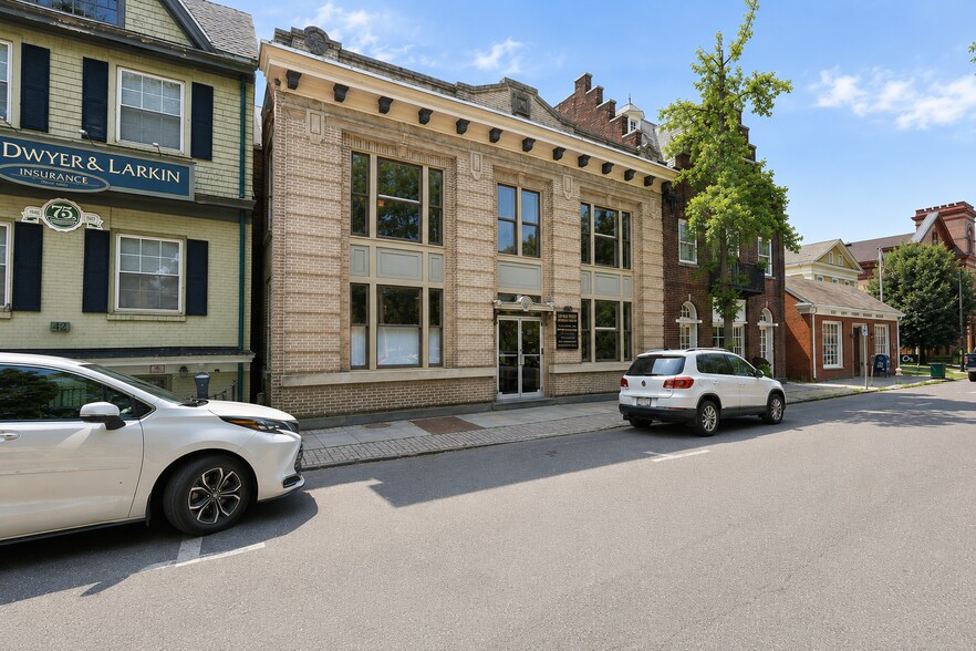 More Photos Of 44 Main St, Kingston Office For Lease