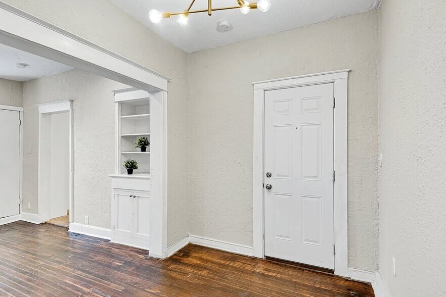 More Photos Of 1114 E Armour Blvd, Kansas City Apartments For Sale