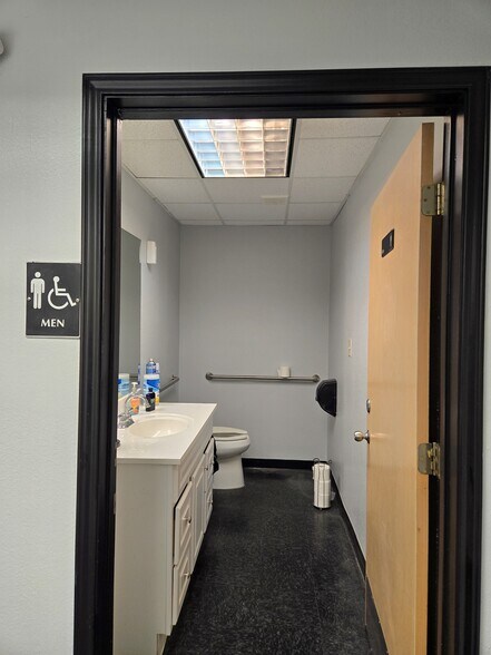 More Photos Of 700 S 10th St, McAllen Office For Sale