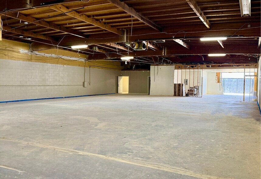 More Photos Of 14768 Calvert St, Van Nuys Warehouse For Sale