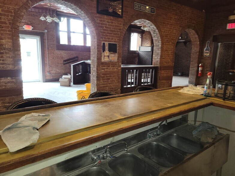 More Photos Of 90 E Jefferson St, Franklin Specialty For Lease