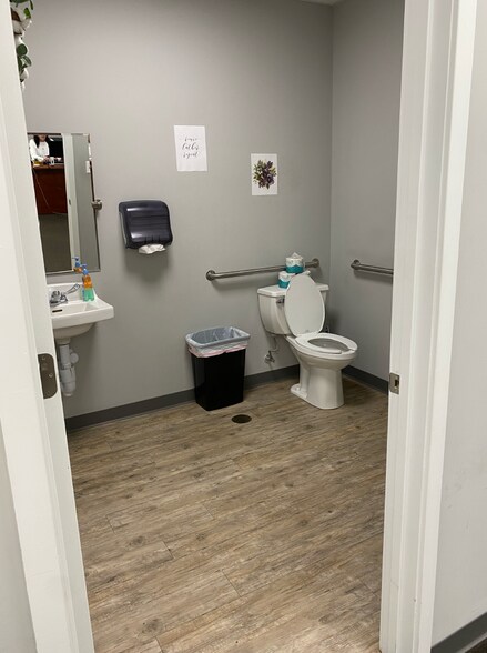 More Photos Of 2120 E Market St, Logansport Storefront Retail Office For Lease