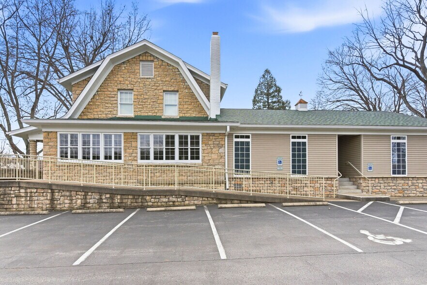 More Photos Of 3208 College Dr, Louisville Office For Sale