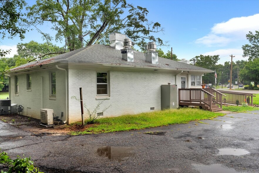 More Photos Of 323 W Georgia Rd, Simpsonville Restaurant For Lease