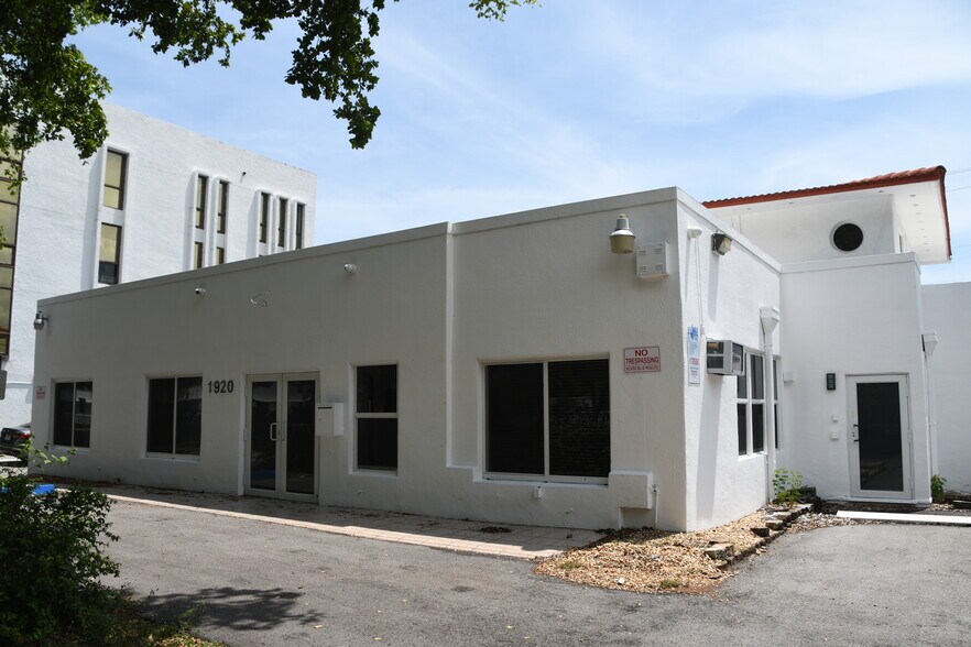 More Photos Of 1920 SW 22nd St, Miami Medical For Lease