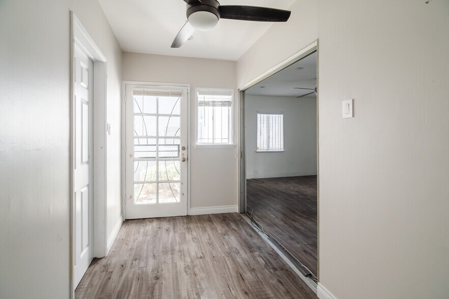 More Photos Of 3307-3309 Pico Blvd, Santa Monica Storefront For Lease