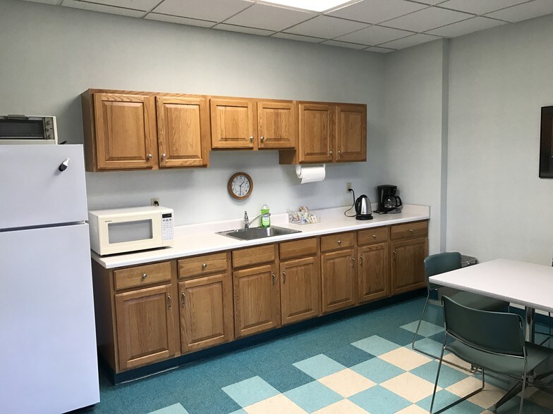 More Photos Of 6120 N Detroit Ave, Toledo Office For Sale