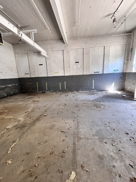 More Photos Of 30 Lenox St, New Haven Warehouse For Lease