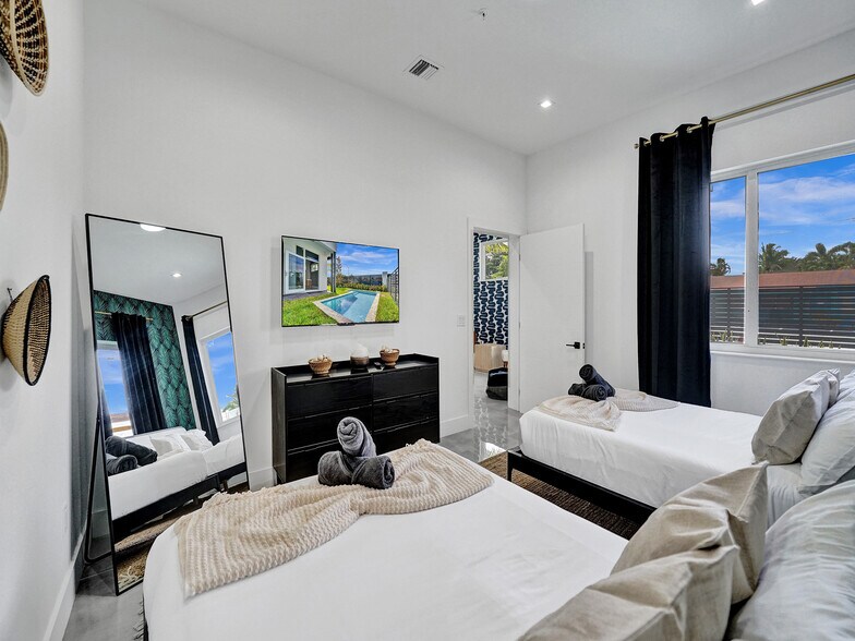 More Photos Of 1220-1226 NE 15th Ave, Fort Lauderdale Apartments For Sale