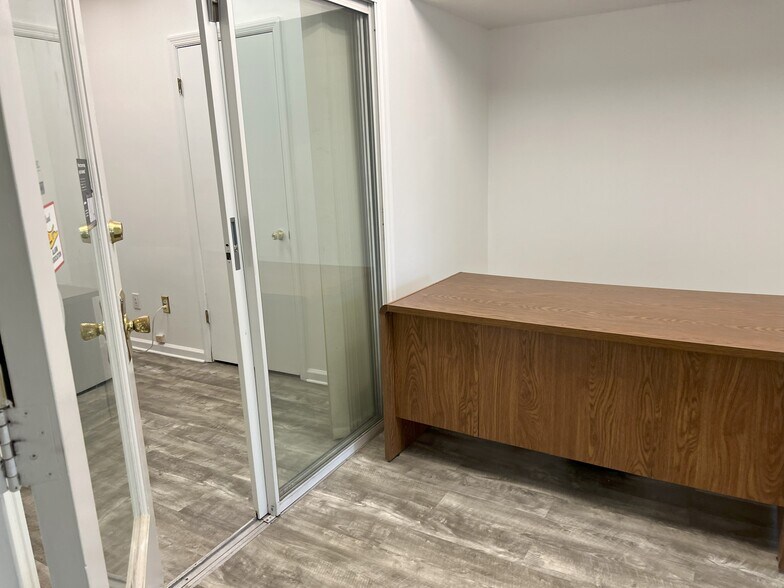 More Photos Of 70 Forest Ave, Glen Cove Storefront Retail Office For Lease