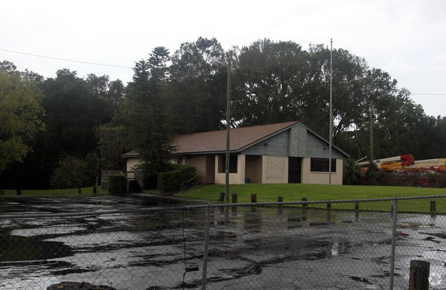 More Photos Of 8406 N US Highway 301, Tampa Showroom For Lease