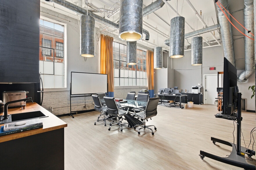 More Photos Of 39 E 3rd St, Richmond Apartments For Lease