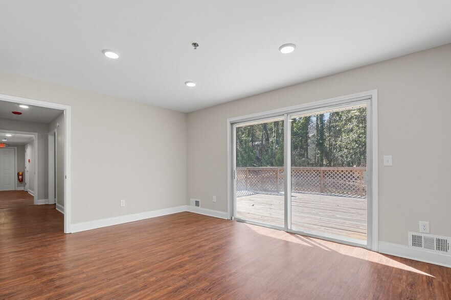 More Photos Of 2239 Scenic Dr, Snellville Office For Sale