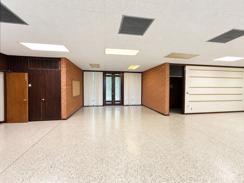 More Photos Of 5700 Colcord Ave, Jacksonville Lodge Meeting Hall For Sale
