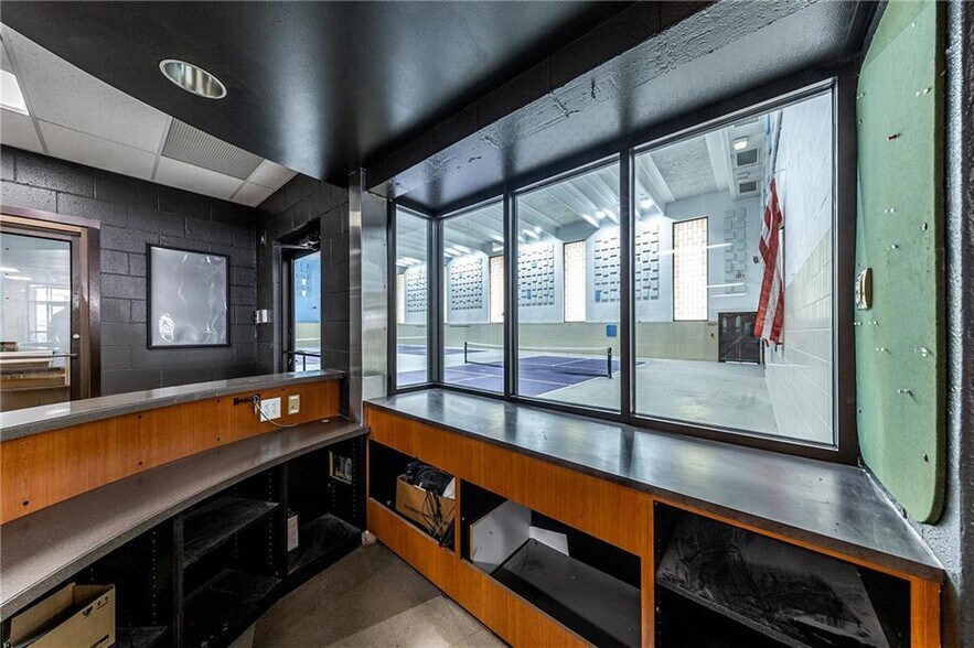 More Photos Of 315 S 6th St, Saint Joseph Sports And Entertainment For Lease