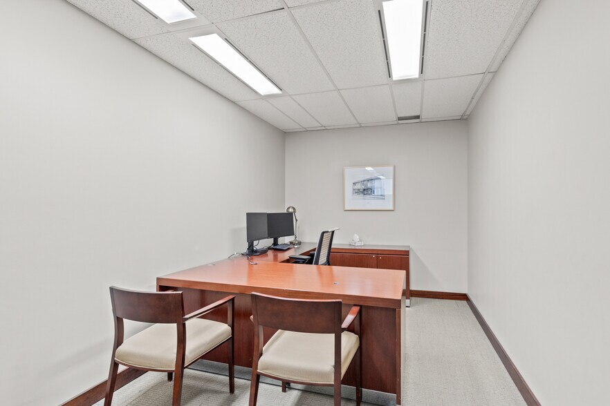 More Photos Of 478 Bernard Av, Kelowna Office For Lease