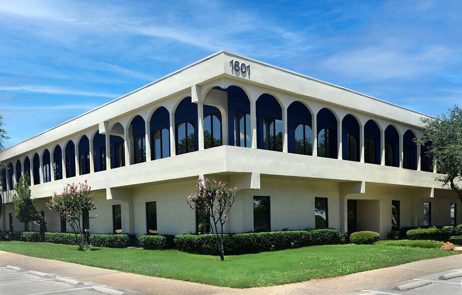 Primary Photo Of 1601 E Lamar Blvd, Arlington Office For Lease