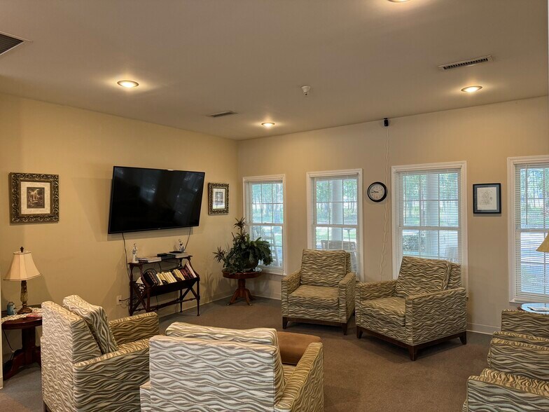 More Photos Of 100 W Lake Professional Park, Geneva Apartments For Sale