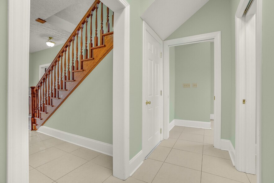 More Photos Of 6245 University Park Dr, Radford Office Residential For Sale