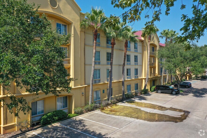More Photos Of 15225 Katy Fwy, Houston Hotel For Sale